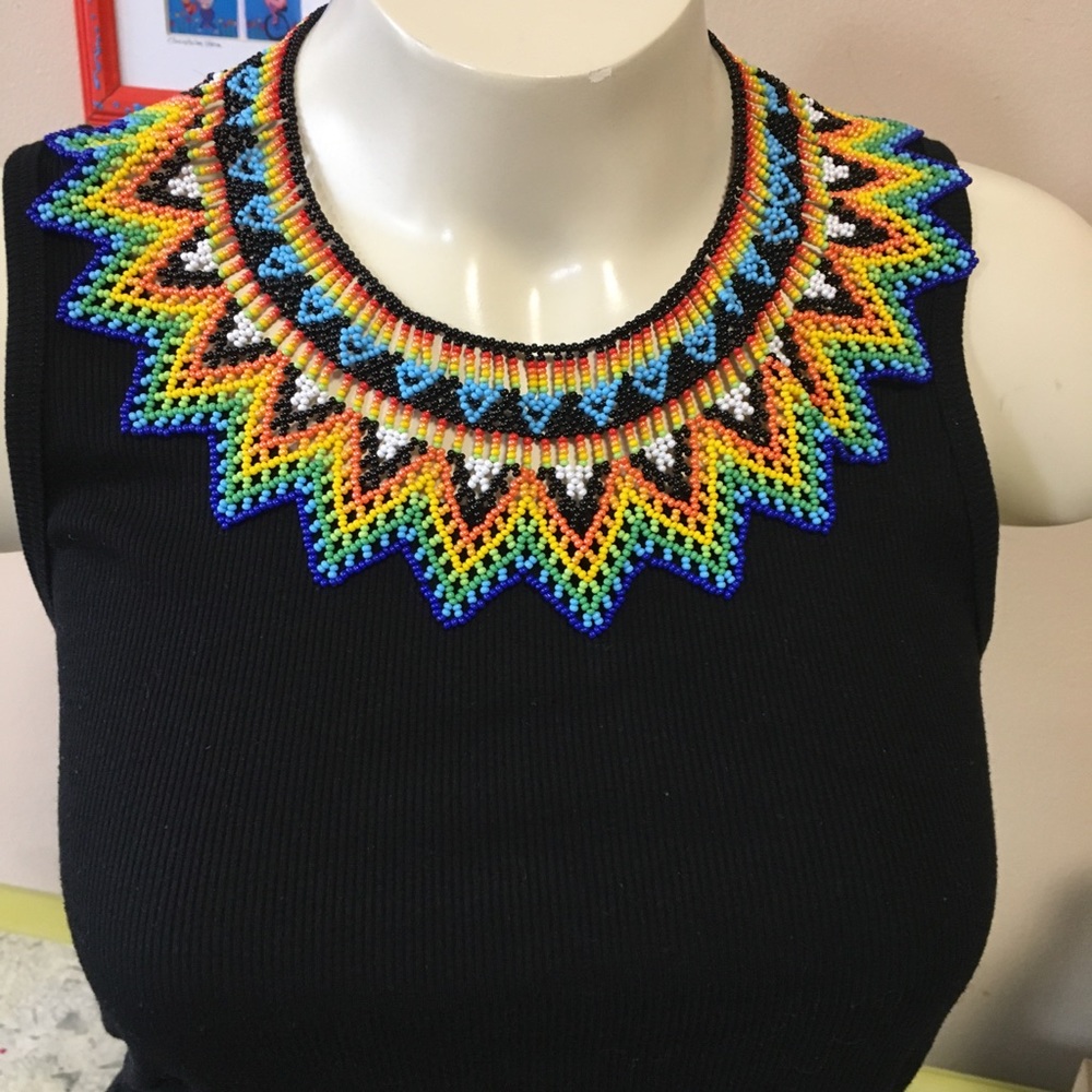 Beautiful nacklace. Multicolor love it!